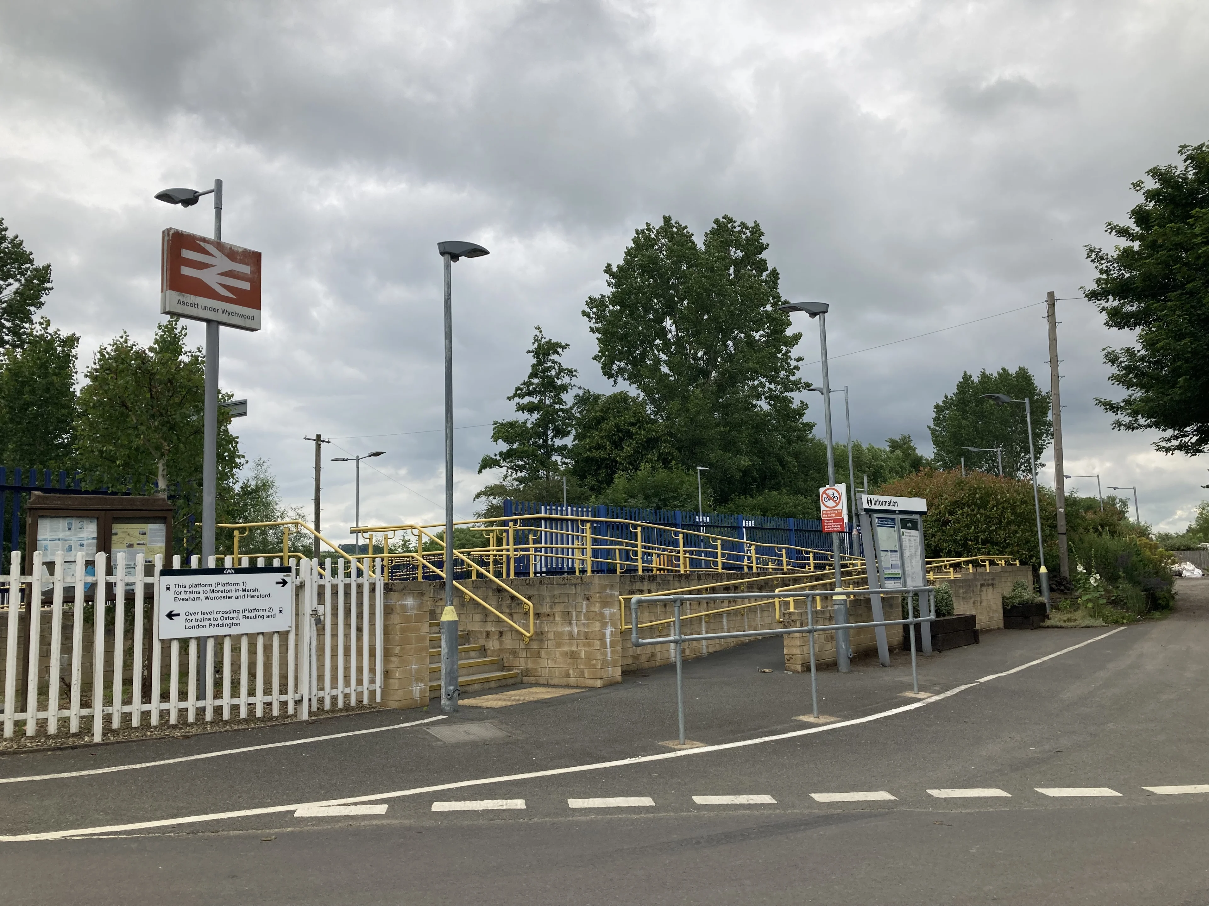 Ascott-under-Wychwood station entrance