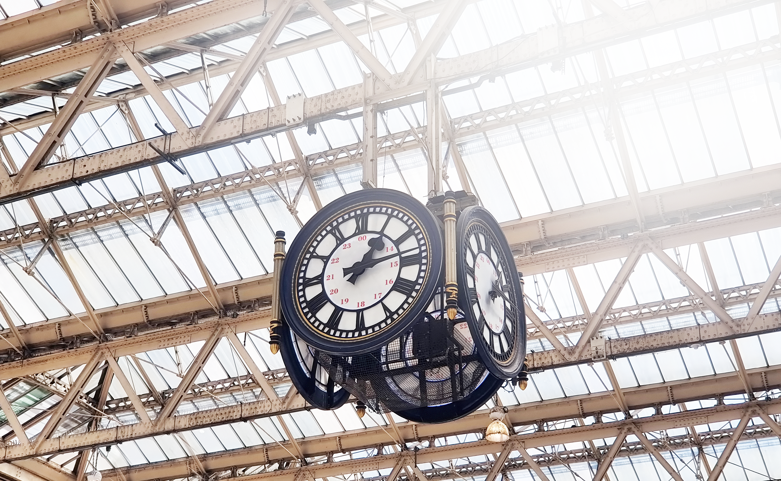 Train Timetables National Rail   Waterloo Station Clock 